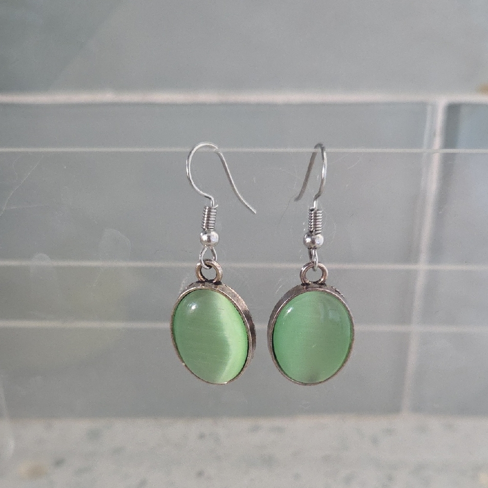 Elegant Green Oval Earrings